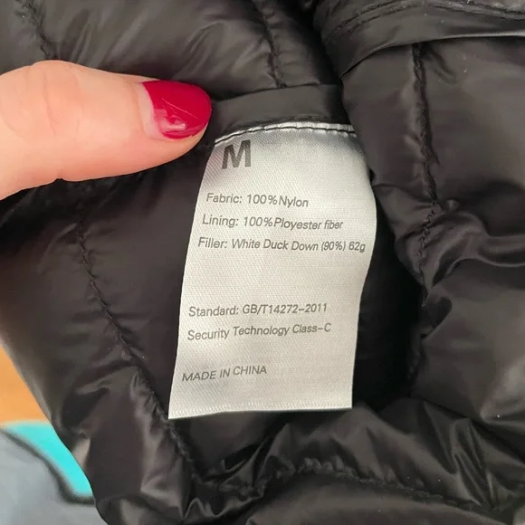 Long Light poly-fill down vest size medium - Picture 3 of 5